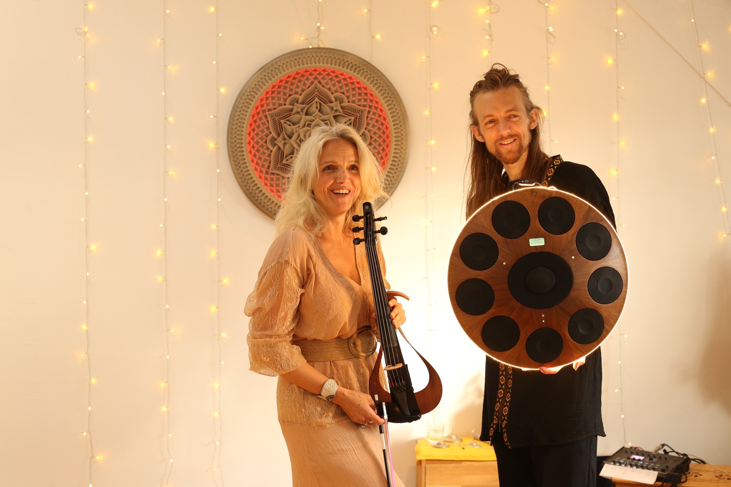 Lucie et David Lesage, violon électrique et handpan électronique Neotone