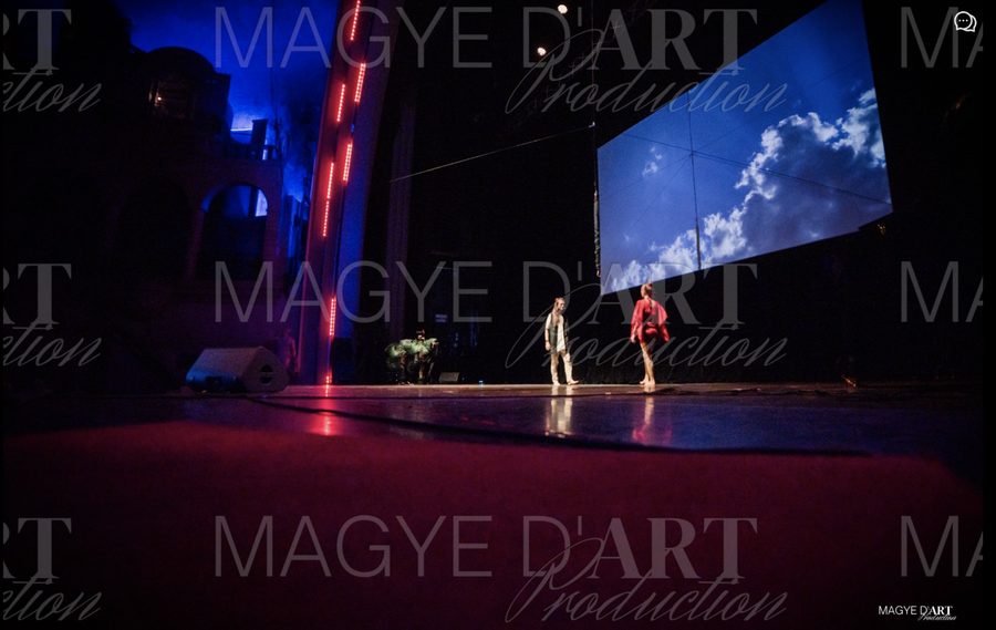 David Lesage et Iris Chasles face à face au Grand Rex, devant l’écran de ciel