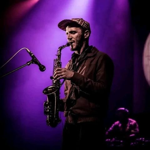 Julien Dub au saxophone
